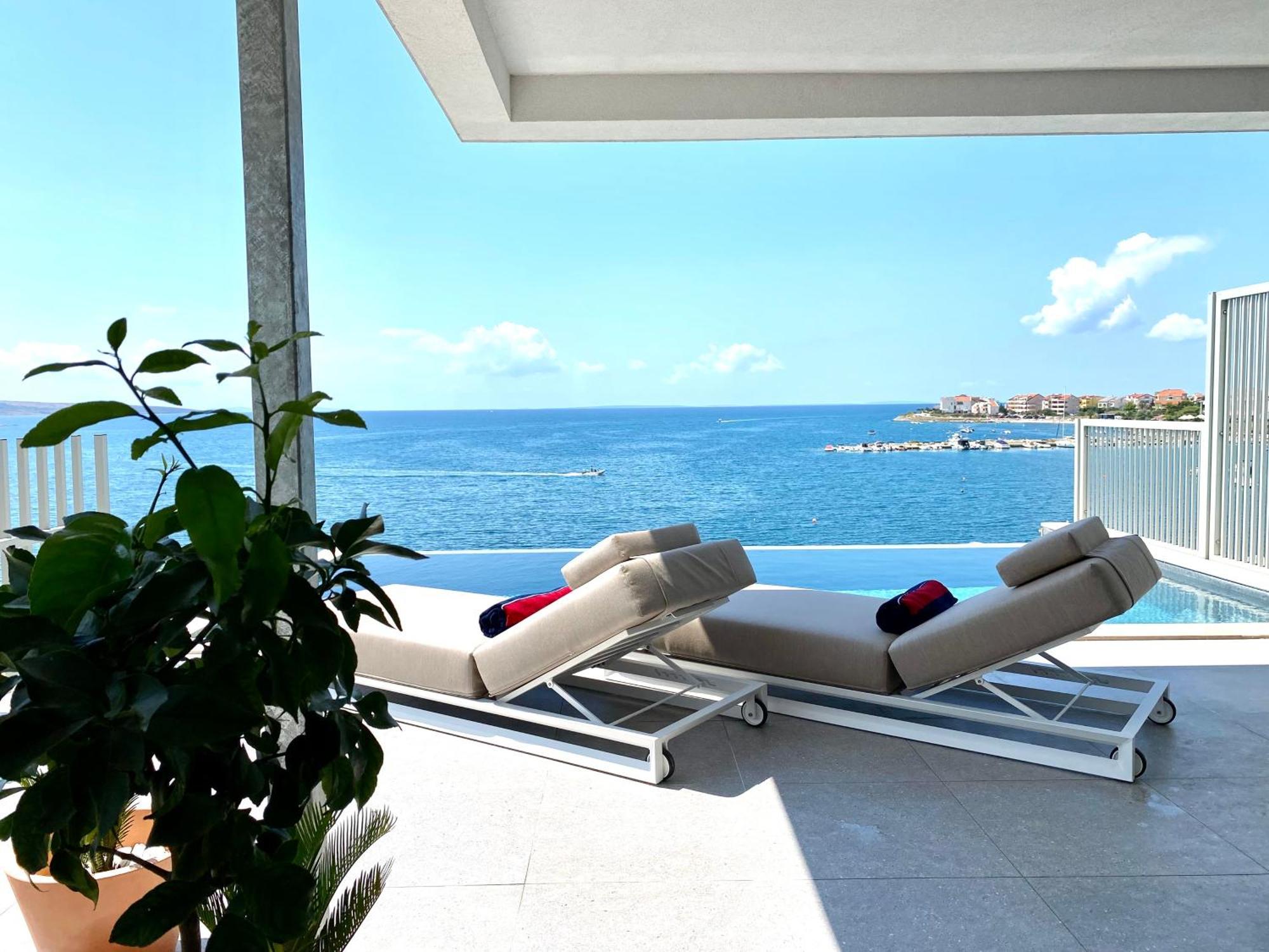 Beachfront Luxury - Private Infinity Pool, Sauna & Mini-gym Appartamento Povljana